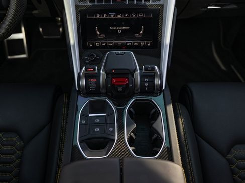 Used 2019 Lamborghini Urus image 33