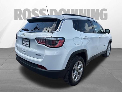 Used 2025 Jeep Compass Latitude AWD/4WD image 3