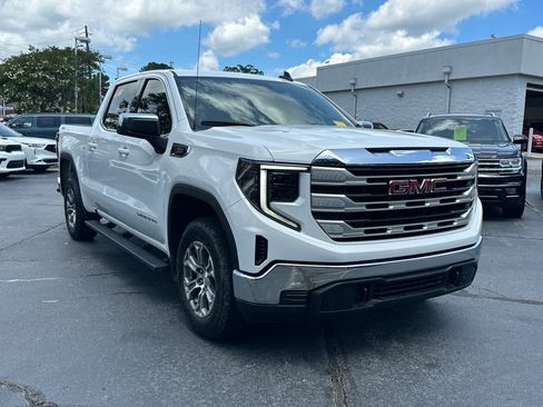 Used 2023 GMC Sierra 1500 SLE AWD/4WD image 2