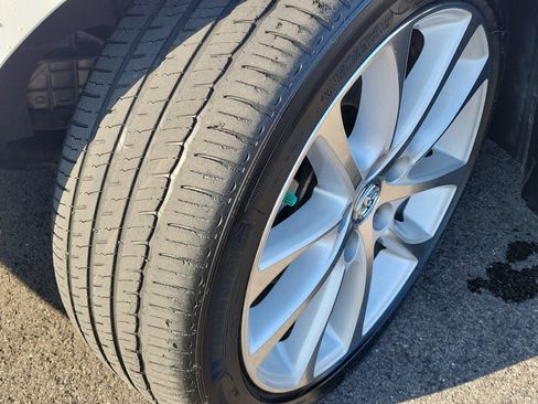 Used 2015 Toyota Avalon Limited FWD image 11