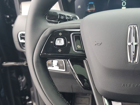 New 2026 Lincoln Corsair Premiere image 17