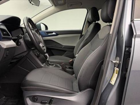 Used 2022 Volkswagen Taos SE FWD image 14