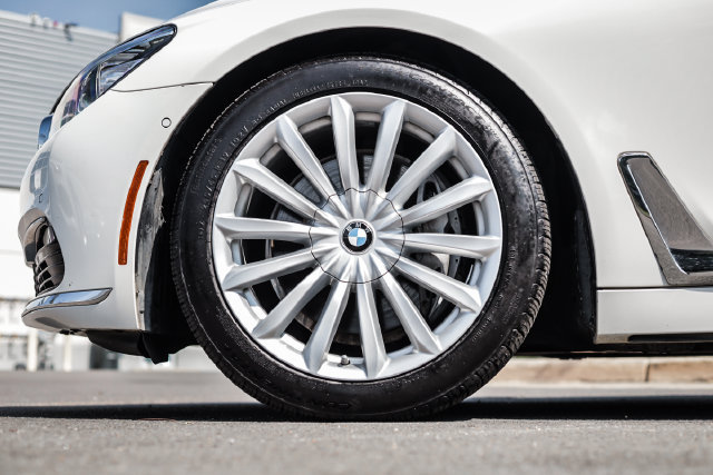 Used 2017 BMW 740i RWD image 16