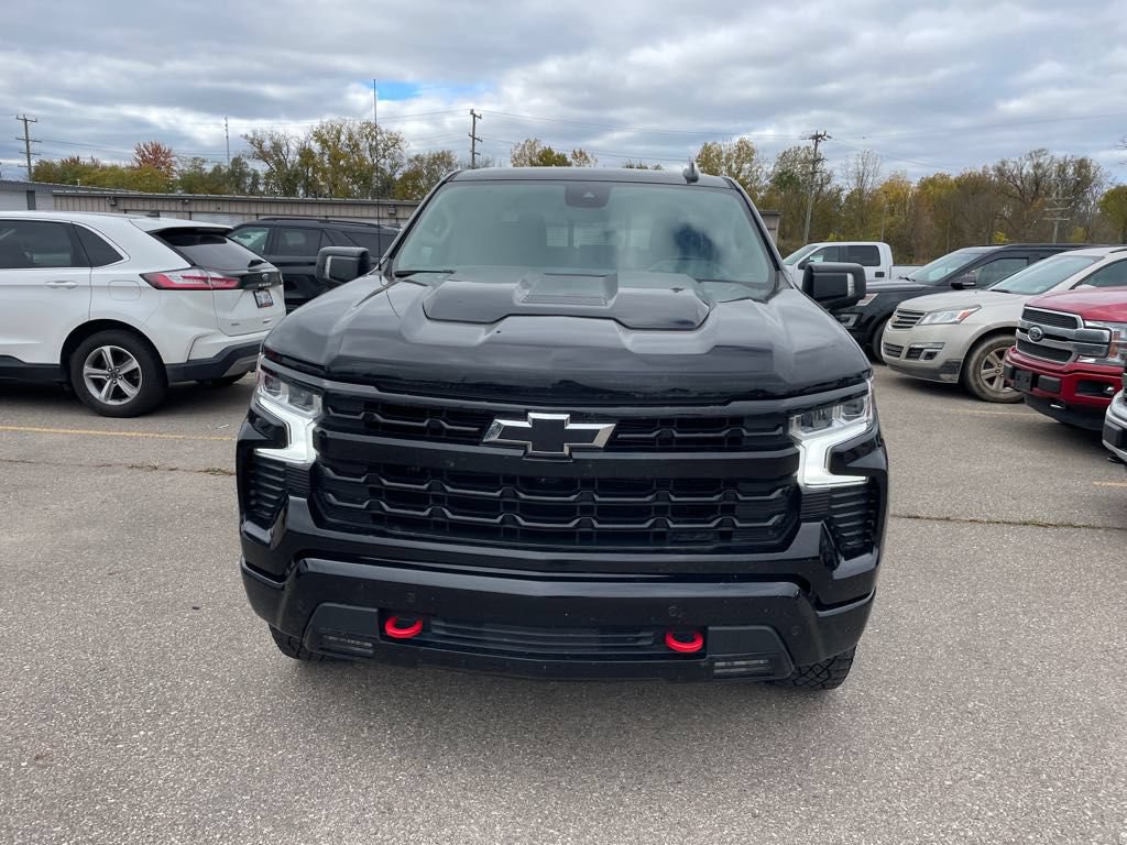 Used 2024 Chevrolet Silverado 1500 LT Trail Boss w/ Convenience Package II AWD/4WD image 3