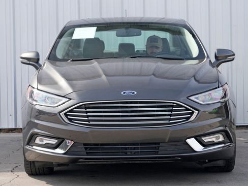 Used 2017 Ford Fusion SE w/ Fusion SE Technology Package image 6