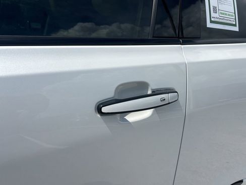 Used 2023 GMC Acadia Denali w/ Denali Ultimate Package image 19