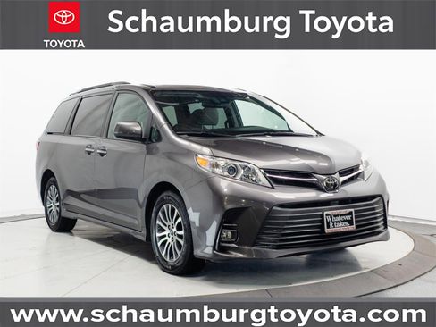 Used 2020 Toyota Sienna XLE Premium FWD image 1