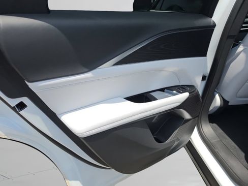 Used 2025 Cadillac Lyriq Luxury w/ LPO, Floor Liner Package AWD/4WD image 21