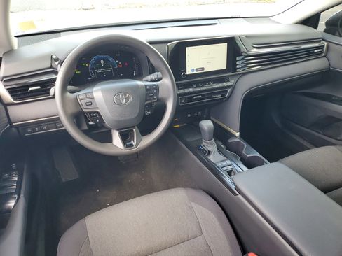 Used 2025 Toyota Camry LE FWD image 14