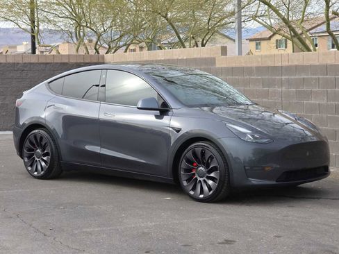 Used 2021 Tesla Model Y Performance image 3