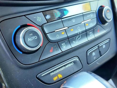 Used 2017 Ford Escape Titanium image 15