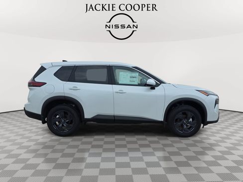 New 2026 Nissan Rogue SV w/ Cold Weather Package FWD image 4