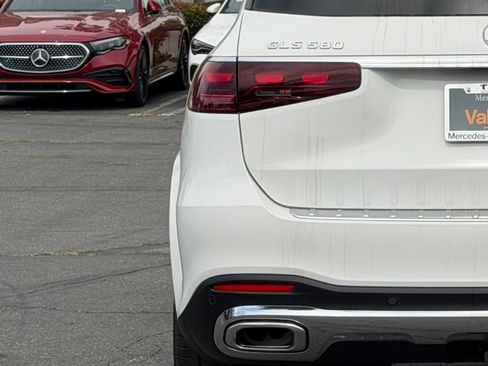 New 2026 Mercedes-Benz GLS 580 4MATIC image 11