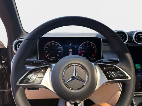 Used 2026 Mercedes-Benz GLC 300 4MATIC image 23