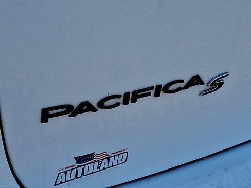 Certified 2023 Chrysler Pacifica Touring-L w/ Uconnect Theater Family Group AWD/4WD image 31