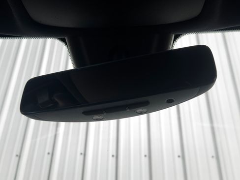 Used 2021 Mercedes-Benz GLB 250 4MATIC w/ Premium Package image 33