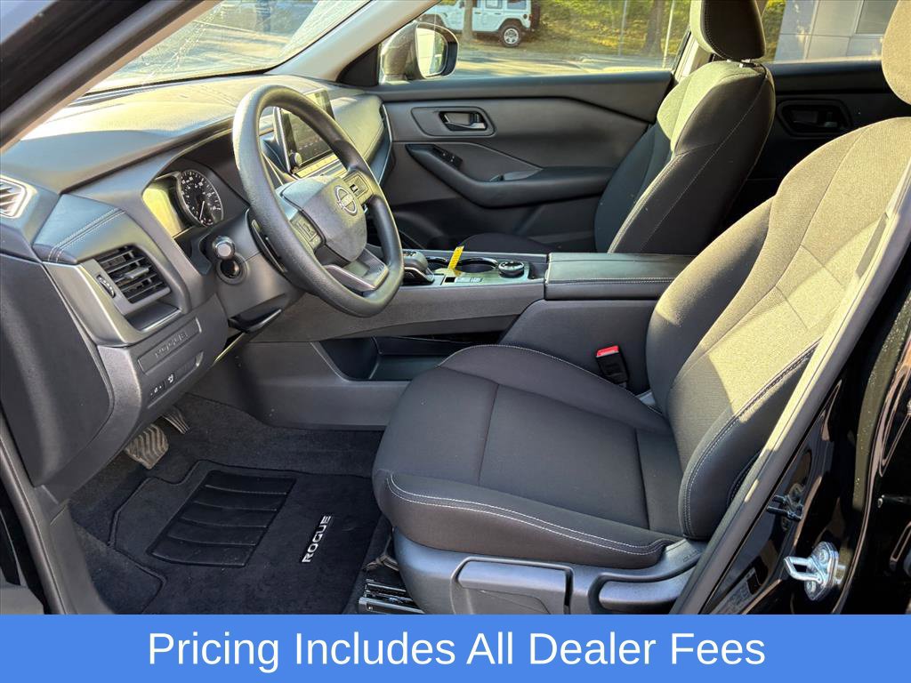 Used 2025 Nissan Rogue S AWD/4WD image 18