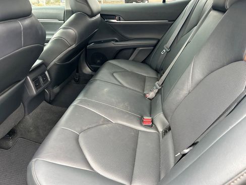 Used 2020 Toyota Camry XLE image 14