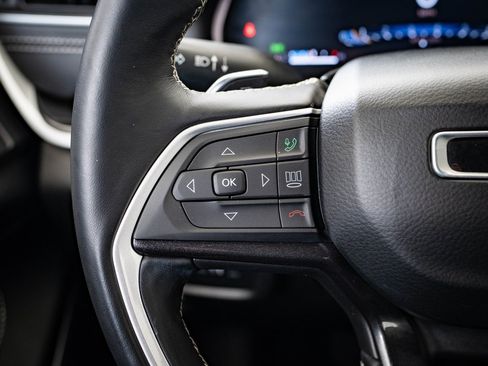 Used 2021 Jeep Grand Cherokee L Laredo image 25