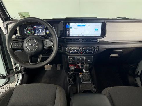 Used 2024 Jeep Wrangler Unlimited AWD/4WD image 15