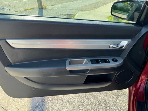 Used 2010 Chrysler Sebring Touring FWD image 11