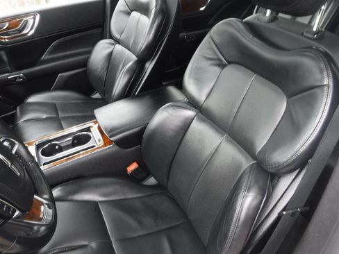 Used 2017 Lincoln Continental Select w/ Climate Package image 29