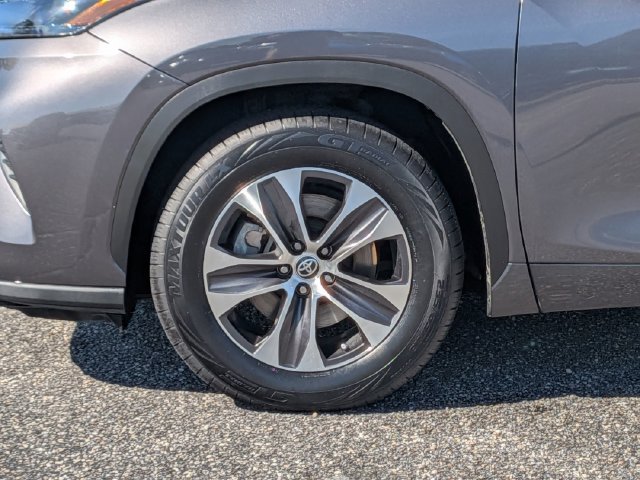 Used 2022 Toyota Highlander XLE FWD image 11