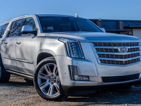 Used 2020 Cadillac Escalade ESV Premium Luxury image 7
