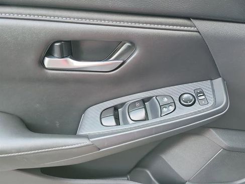 Used 2025 Nissan Sentra SV FWD image 6