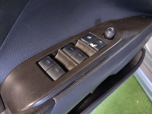 Used 2021 Toyota Camry SE image 27