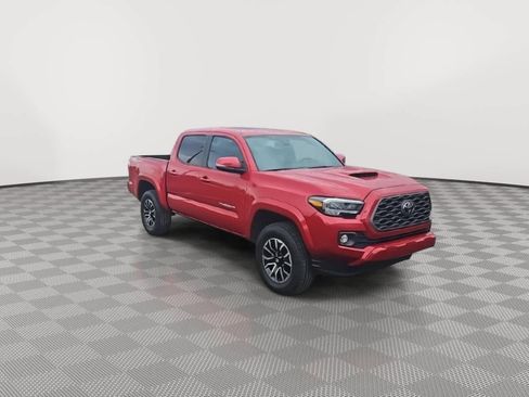 Used 2022 Toyota Tacoma TRD Sport image 2