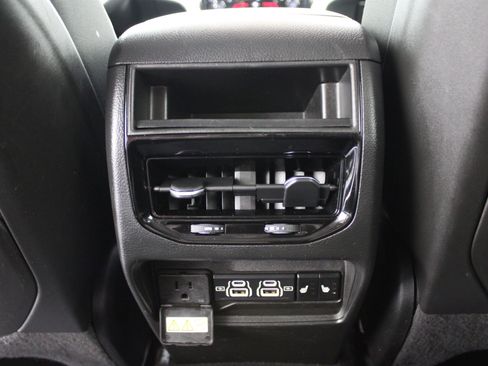 Used 2023 Jeep Grand Cherokee Limited w/ Black Appearance Package image 25