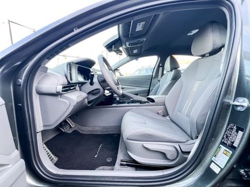 New 2025 Hyundai Elantra Sport image 17