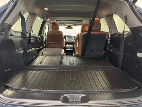 Used 2017 Toyota Highlander Limited AWD/4WD image 40