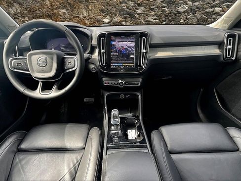 Used 2023 Volvo XC40 B5 Plus image 15