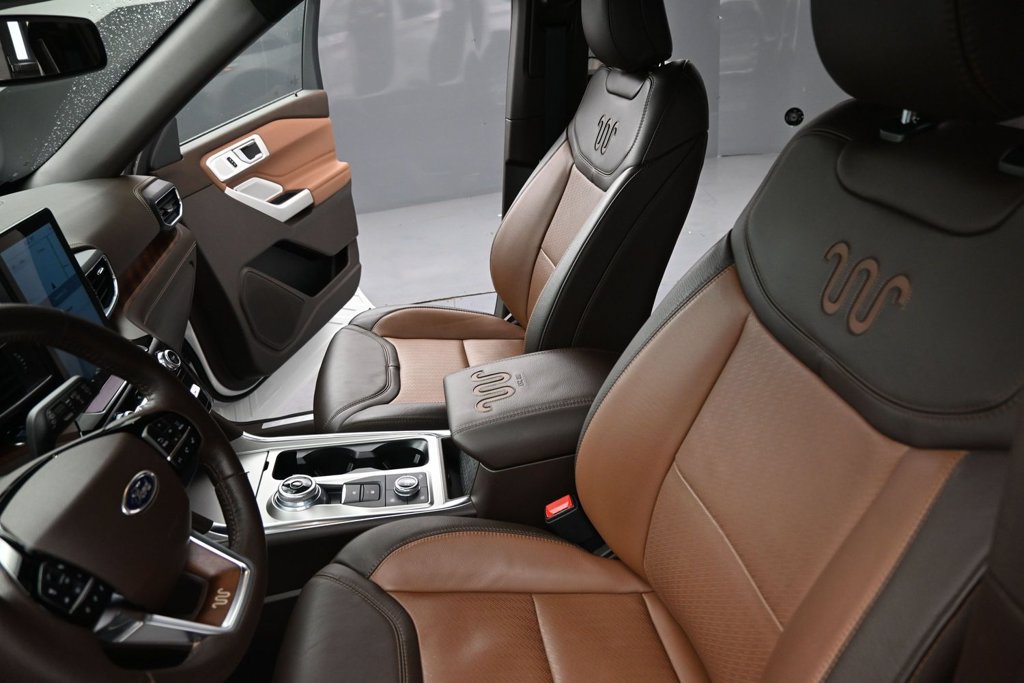 Used 2023 Ford Explorer King Ranch w/ Technology Package AWD/4WD image 12