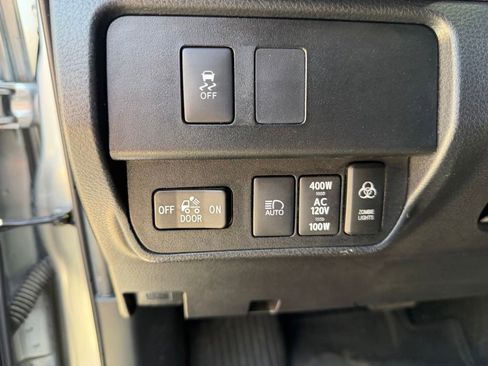 Used 2022 Toyota Tacoma TRD Off-Road w/ Technology Package AWD/4WD image 30