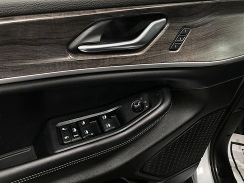 Used 2024 Jeep Grand Cherokee Limited w/ Black Appearance Package image 31