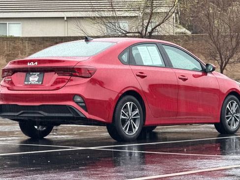 Certified 2022 Kia Forte LXS image 5