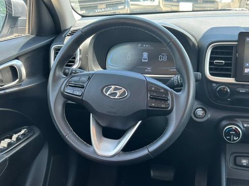 Used 2025 Hyundai Venue SEL FWD image 34