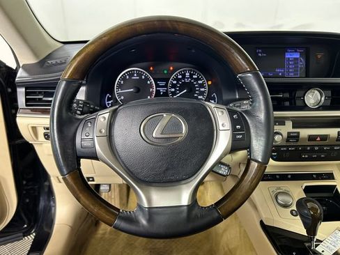 Used 2014 Lexus ES 350 w/ Premium Package FWD image 15