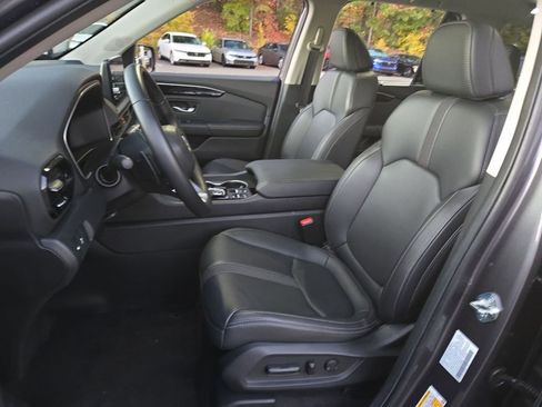 Used 2025 Honda Pilot EX-L image 9
