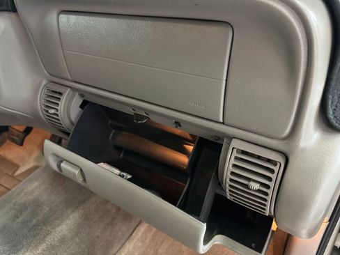 Used 2000 Chevrolet Tahoe Z71 w/ Comfort & Security Pkg image 32