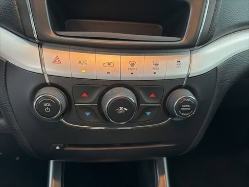 Used 2017 Dodge Journey SE FWD image 19