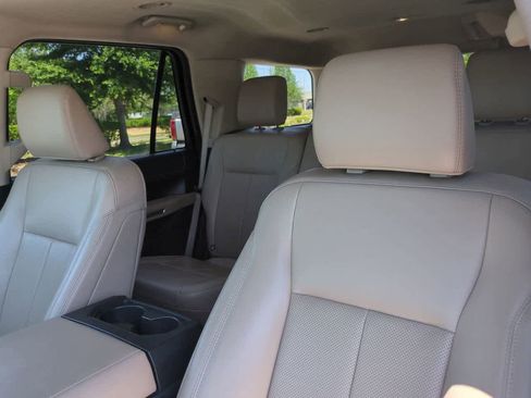 Used 2024 Ford Expedition XLT RWD image 8