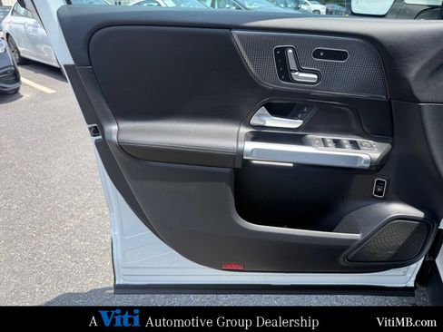 Certified 2022 Mercedes-Benz GLB 250 4MATIC image 16