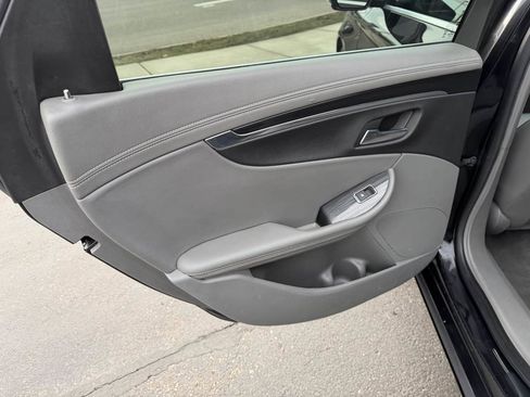 Used 2016 Chevrolet Impala LT w/ Convenience Package image 14