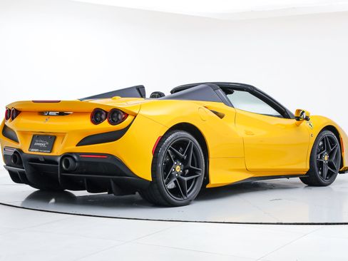 Certified 2022 Ferrari F8 Tributo RWD image 8