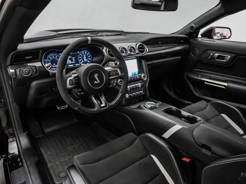 Used 2021 Ford Mustang Shelby GT500 w/ Carbon Fiber Track Pack RWD image 2