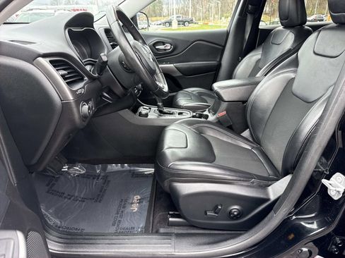 Used 2019 Jeep Cherokee Latitude Plus AWD/4WD image 29